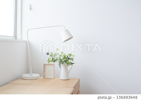 一人暮らし　観葉植物のある部屋 136893648