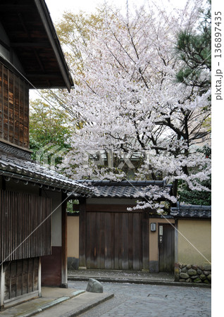 金沢　長町武家屋敷街跡 136897435