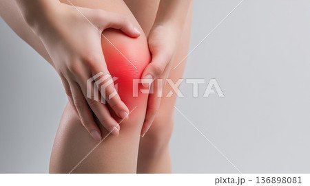 人体のイメージ　膝の痛み 136898081