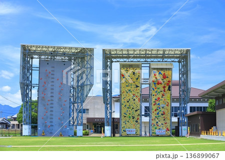 【愛媛県】晴天の石鎚クライミングパークSAIJO 136899067