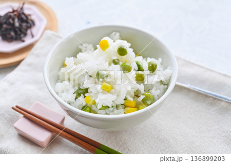 とうもろこしとお豆ごはん 136899203