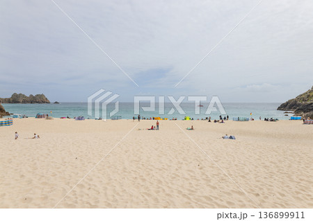 Porthcurno Beach with white sand and turquoise water in Cornwall Porthcurno Beach with white sand and turquoise water in Cornwall 136899911