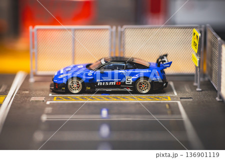 台湾 モデルカー おもちゃの車 136901119