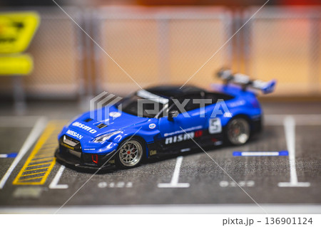 台湾 モデルカー おもちゃの車 136901124