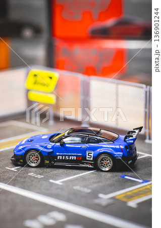台湾 モデルカー おもちゃの車 136901244