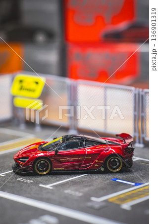 台湾 モデルカー おもちゃの車 136901319