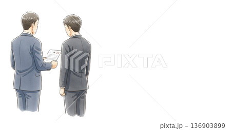 辞令を受け取っている緊張した背中 136903899