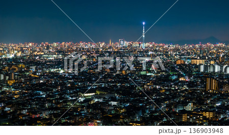 空撮「東京都」ドローンで江戸川上空から東京夜景を撮影 空撮「東京都」ドローンで江戸川上空から東京夜景を撮影 136903948