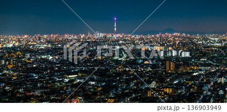 空撮「東京都」ドローンで江戸川上空から東京夜景を撮影 136903949