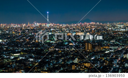 空撮「東京都」ドローンで江戸川上空から東京夜景を撮影 136903950
