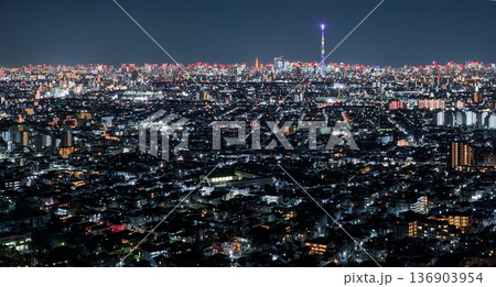 空撮「東京都」ドローンで江戸川上空から東京夜景を撮影 136903954