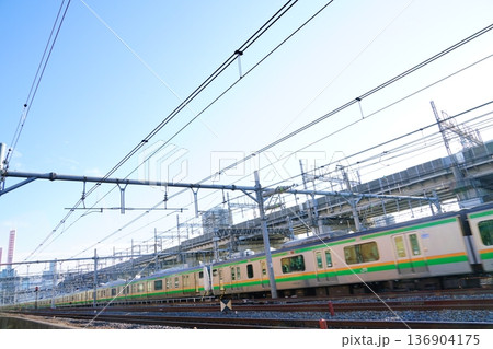 線路と青空 136904175
