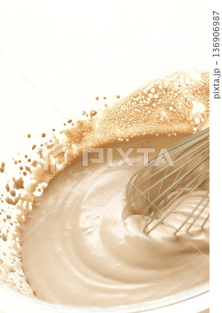 溶かしたチョコレート 溶かしたチョコレート 136906987
