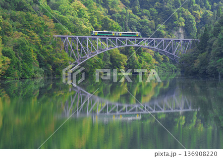 只見川に架かる鉄道の橋 只見川に架かる鉄道の橋 136908220