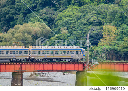 島田市の大井川鐡道の抜里駅周辺の風景(静岡県) 島田市の大井川鐡道の抜里駅周辺の風景(静岡県) 136909010
