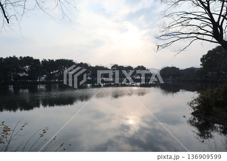 杭州・西湖の三潭印月 杭州・西湖の三潭印月 136909599