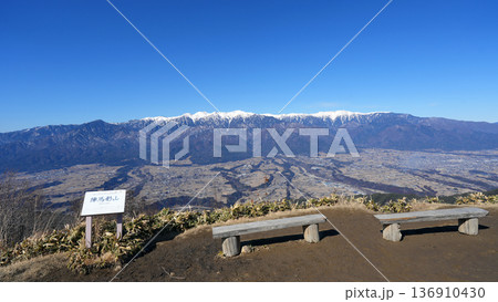 陣馬形山　山頂からの絶景 136910430