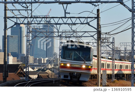名古屋駅ビル群と名鉄1200系電車 (パノラマsuper) 旧塗装 136910595