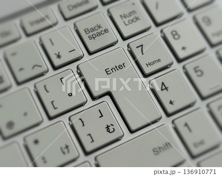 キーボードのEnterキー キーボードのEnterキー 136910771