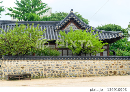 韓国ソウルにある南山韓屋村のとても美しい風景 韓国ソウルにある南山韓屋村のとても美しい風景 136910998