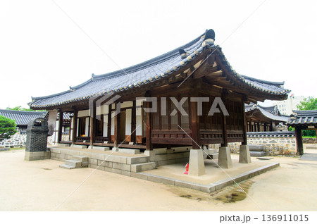 韓国ソウルにある南山韓屋村のとても美しい風景 韓国ソウルにある南山韓屋村のとても美しい風景 136911015