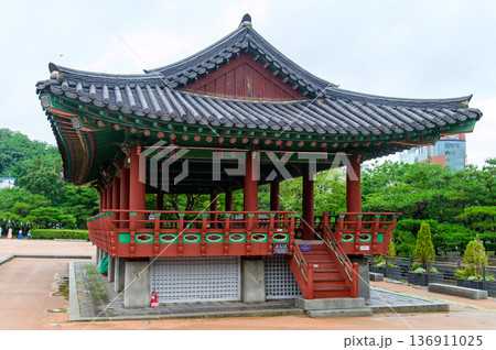 韓国ソウルにある南山韓屋村のとても美しい風景 韓国ソウルにある南山韓屋村のとても美しい風景 136911025