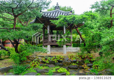 韓国ソウルにある南山韓屋村のとても美しい風景 韓国ソウルにある南山韓屋村のとても美しい風景 136911029