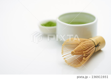 抹茶　白背景イメージ 136911931