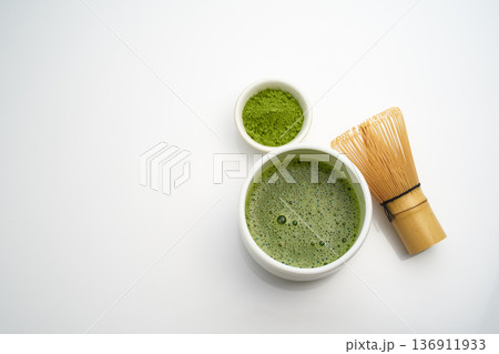 抹茶　白背景イメージ 136911933