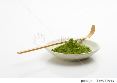 抹茶　白背景イメージ 136911943
