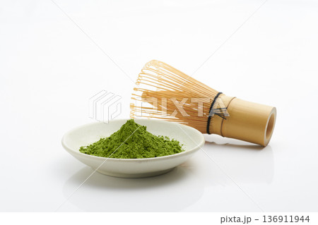 抹茶　白背景イメージ 136911944