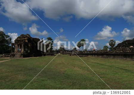 アンコールワット 前庭と西経蔵 136912001