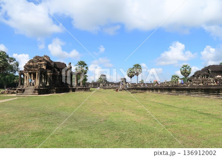 アンコールワット 前庭と西経蔵 136912002