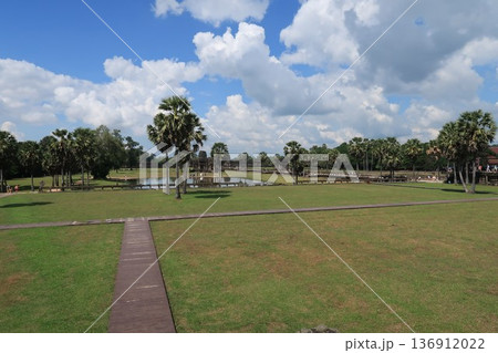 アンコールワット 聖池周りの緑地 136912022