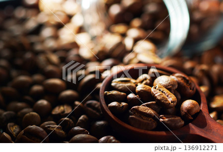 コーヒー豆 136912271
