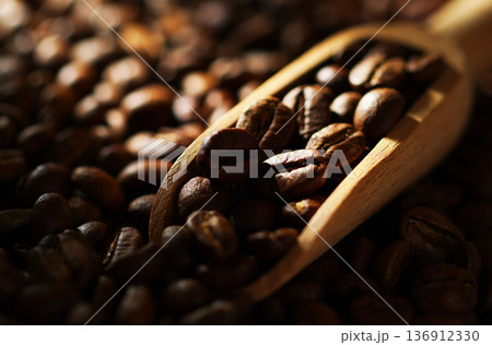 コーヒー豆 136912330