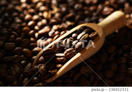 コーヒー豆 136912331