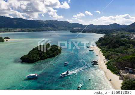 石垣島川平湾（ドローンによる空撮） 136912889