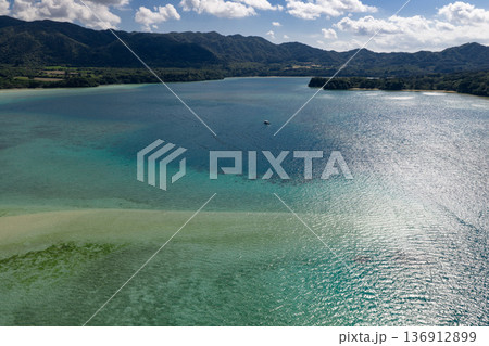 石垣島川平湾（ドローンによる空撮） 136912899