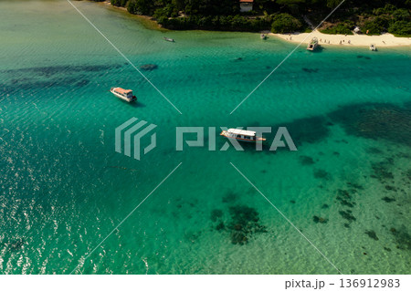 石垣島川平湾（ドローンによる空撮） 136912983