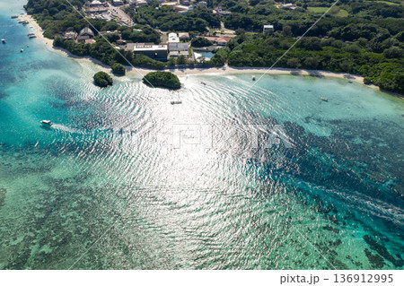 石垣島川平湾（ドローンによる空撮） 136912995