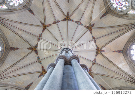 Salisbury Cathedral Chapter House vaulted ceiling and central pillar Salisbury Cathedral Chapter House vaulted ceiling and central pillar 136913272