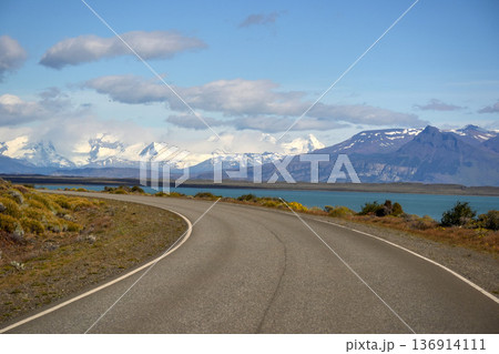 endless road from el calafate to el chanten patagonia argentina 136914111