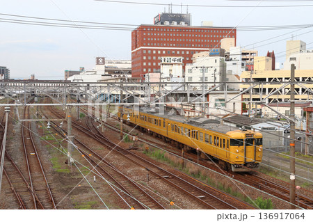 福塩線直通：山陽本線115系電車（岡山→福山→府中） 136917064
