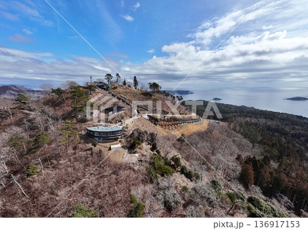 工事中の気仙沼市の亀山　空撮 136917153
