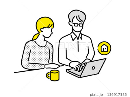 不動産投資や資産運用をノートパソコンで検討する夫婦 136917586