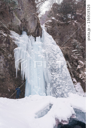 奥日光 庵滝の氷爆 奥日光 庵滝の氷爆 136919326