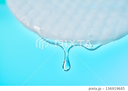 Cotton pad soaking liquid dropping for skin care 136919685