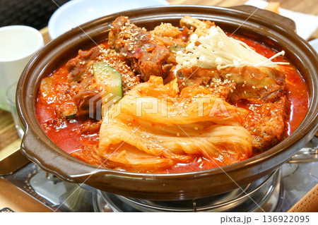 Braised Kimchi With Soft Pork 136922095