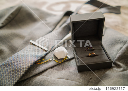 Wedding rings in a box with men's wedding Wedding rings in a box with men's wedding 136922537